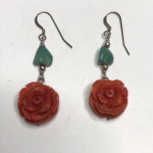 Bead and rose design pierced earrings